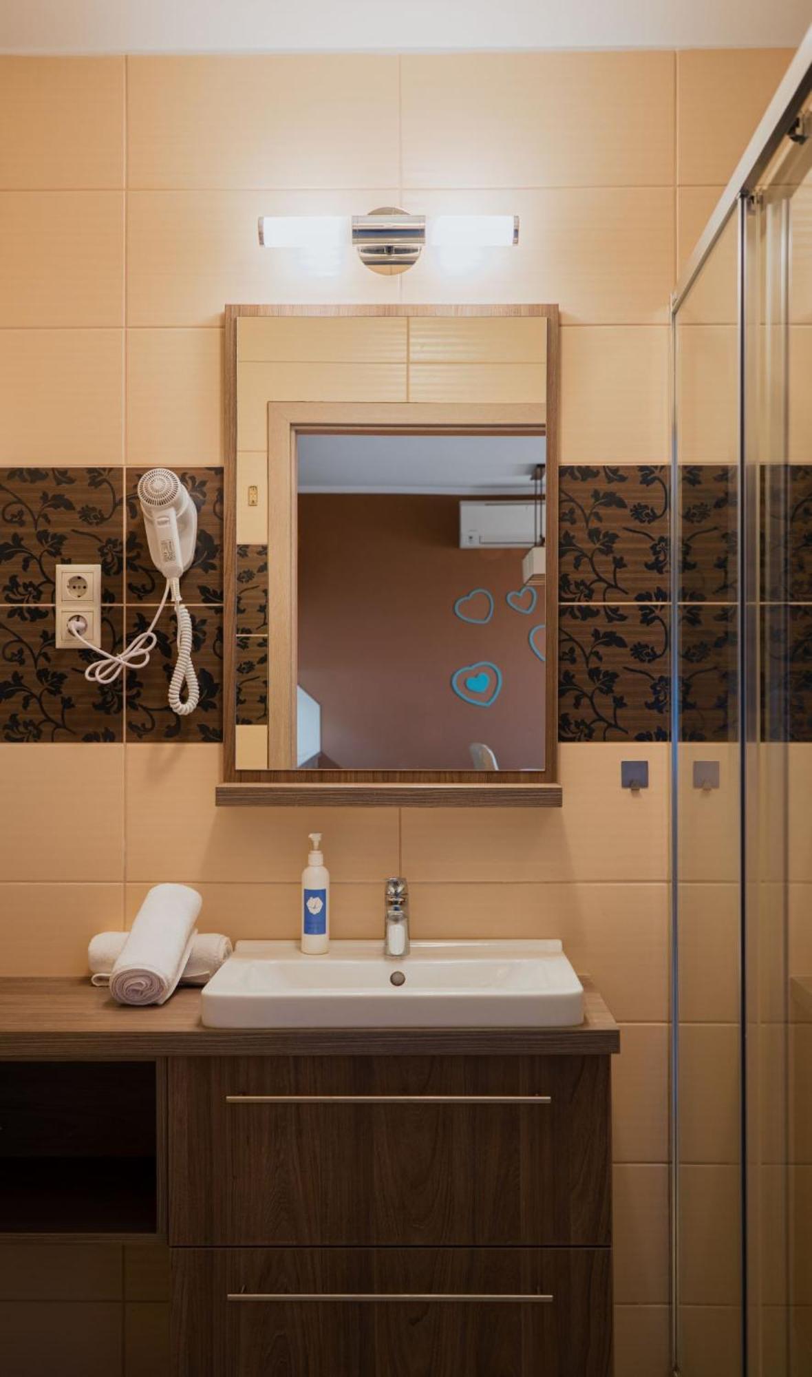 Zafir Apartman Sarvar *