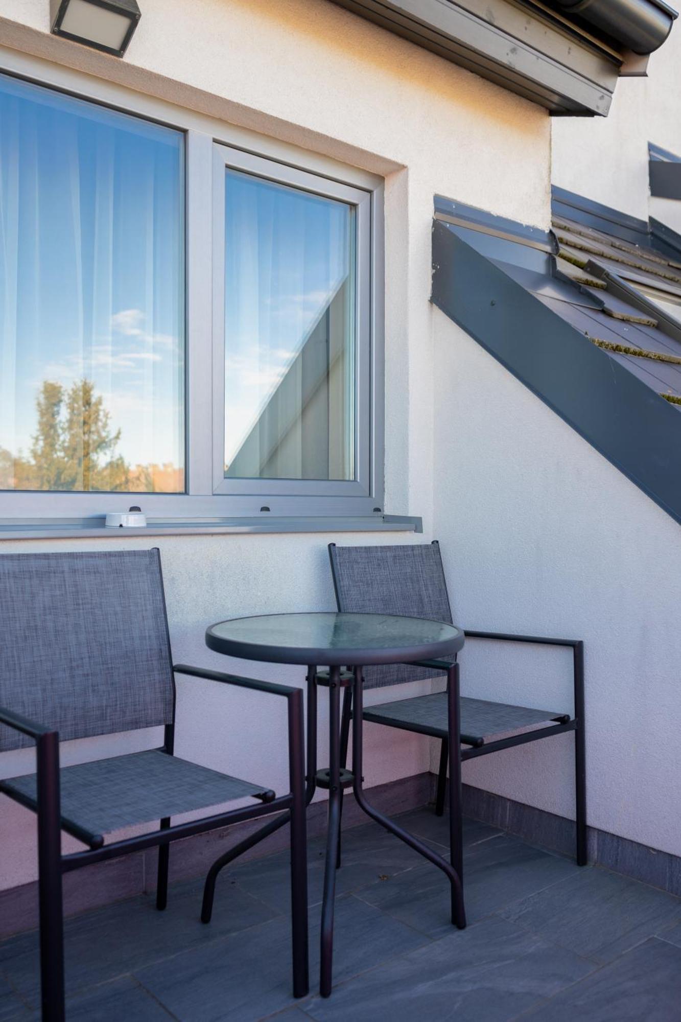 Apartment Zafir Apartman Sarvar *