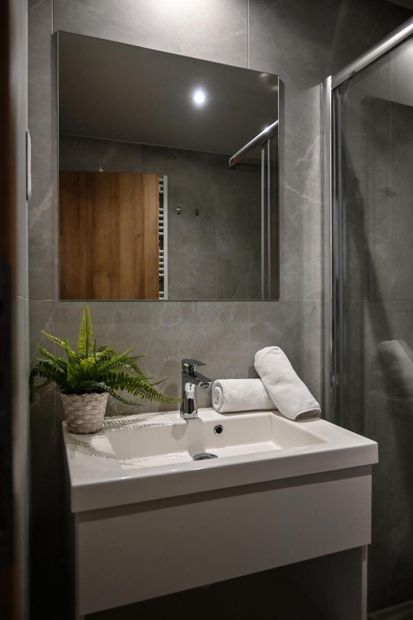 Zafir Apartman Sarvar Apartment *