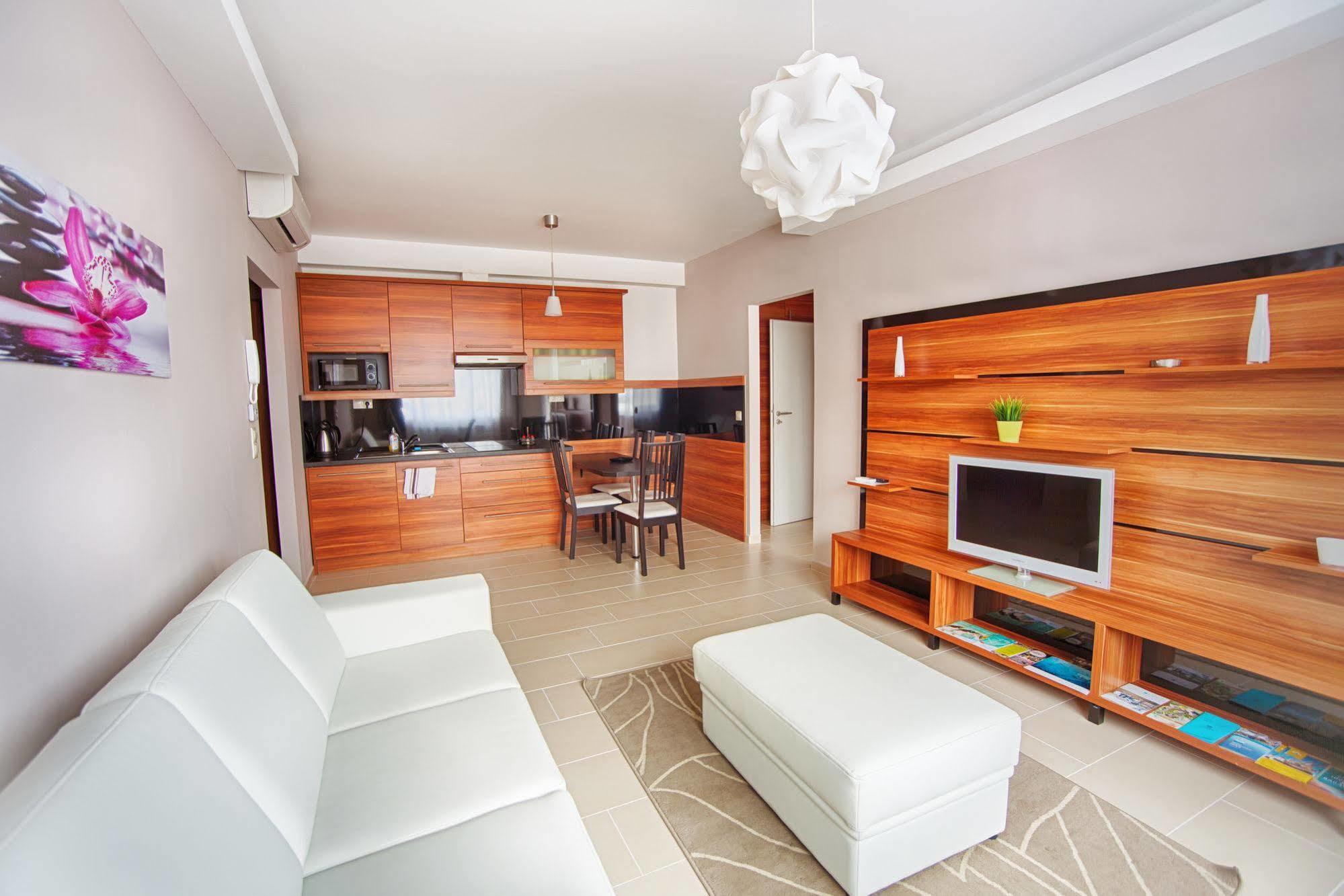 Zafir Apartman Sarvar Sarvar