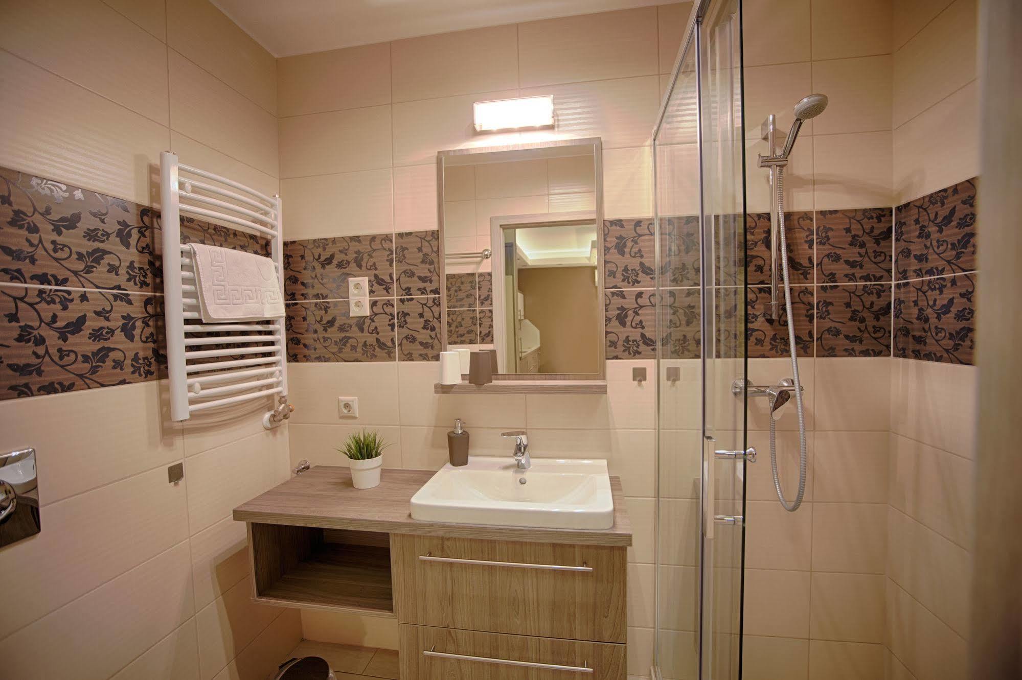 Apartment Zafir Apartman Sarvar *